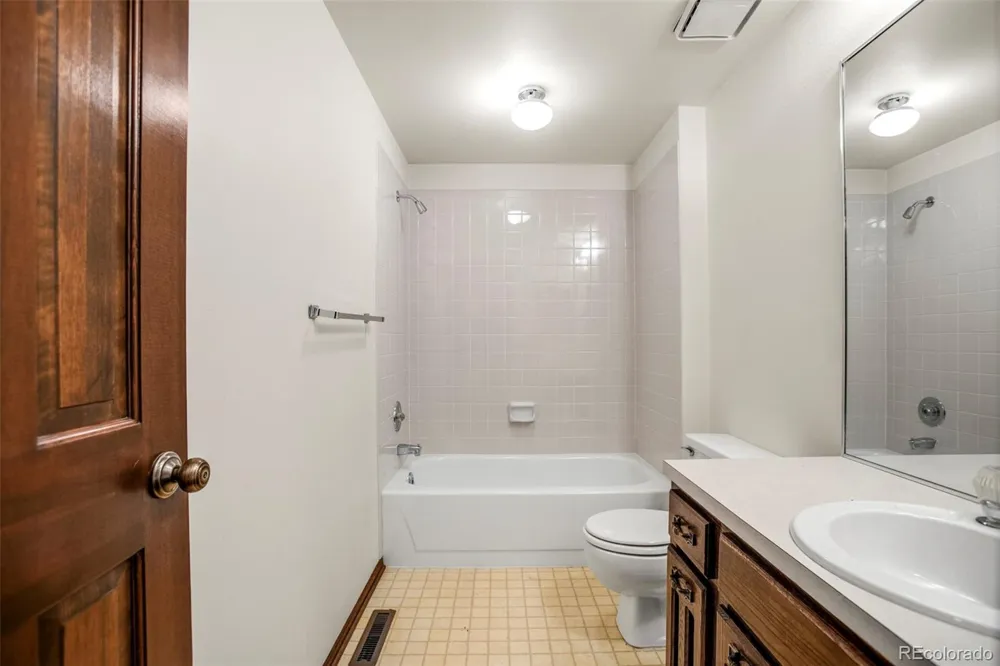 2439 W Kettle Circle Littleton, CO 80120