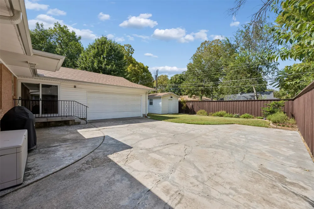 10619 Longmeadow Drive Dallas, TX 75238