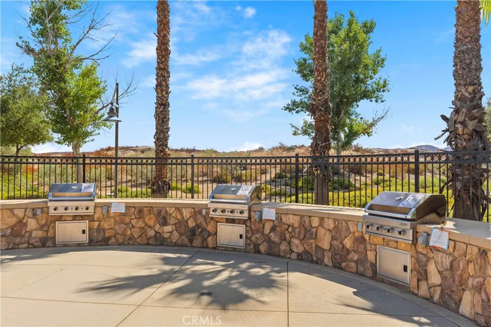 214 Knotgrass Street Hemet, CA 92543