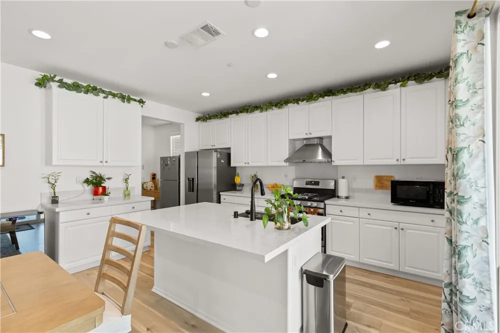 214 Knotgrass Street Hemet, CA 92543