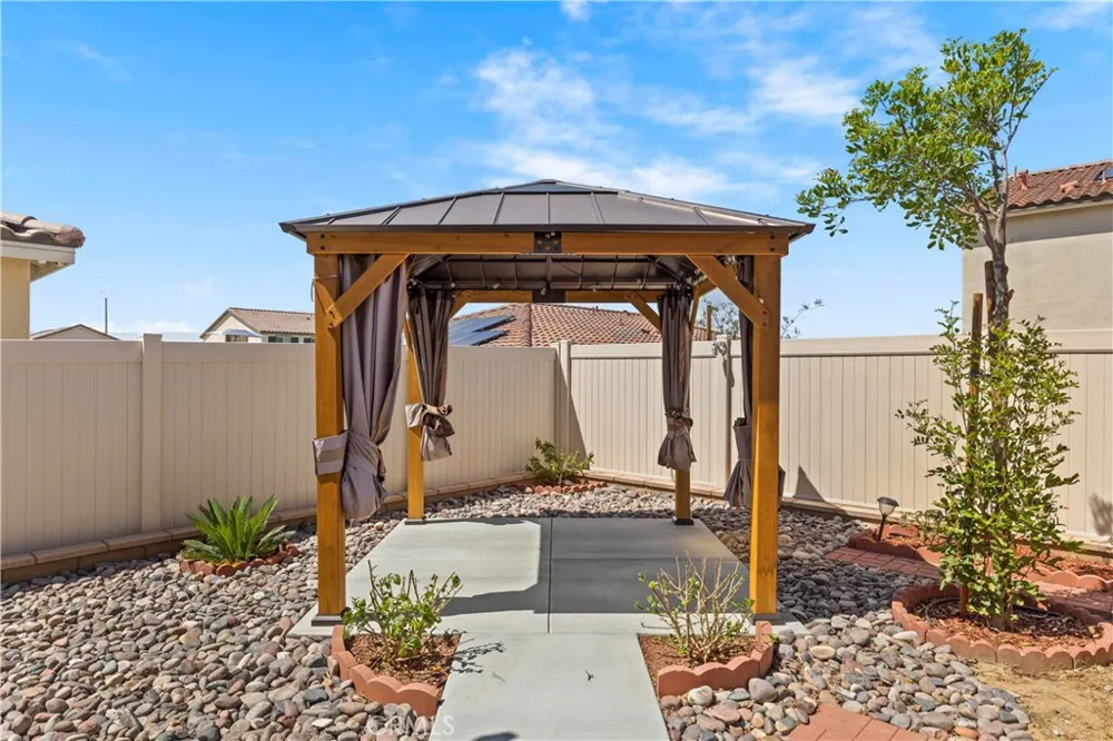 214 Knotgrass Street Hemet, CA 92543