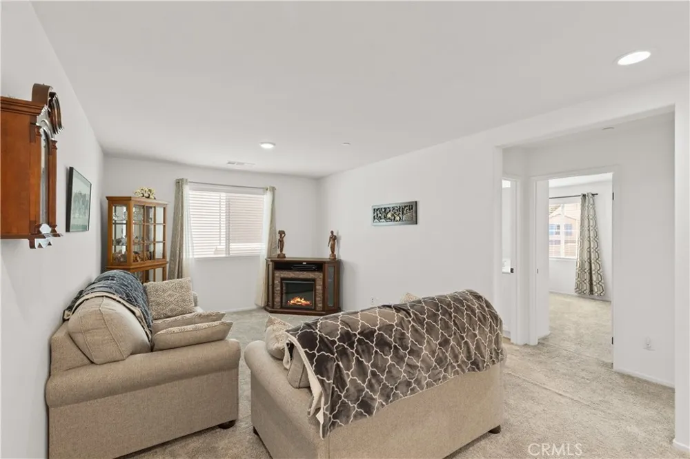 214 Knotgrass Street Hemet, CA 92543