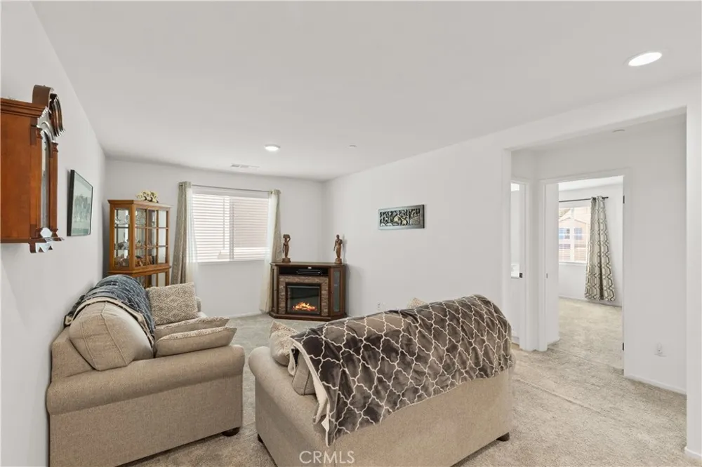 214 Knotgrass Street Hemet, CA 92543