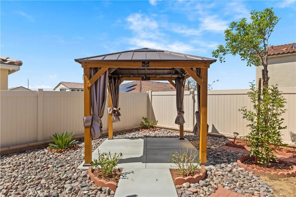 214 Knotgrass Street Hemet, CA 92543