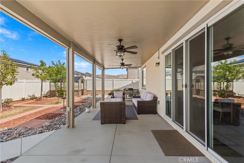 214 Knotgrass Street Hemet, CA 92543