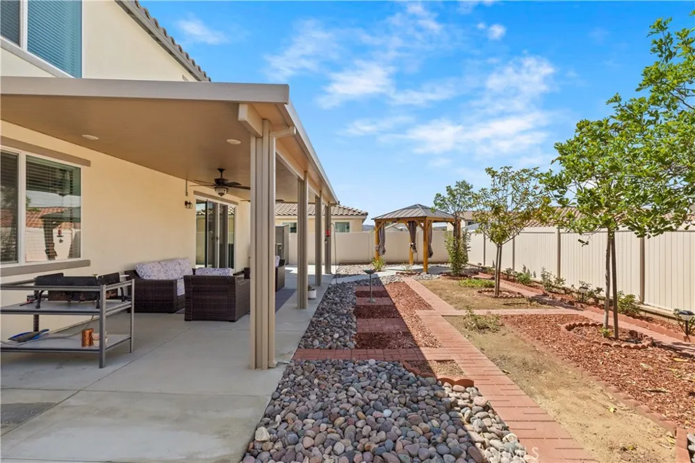214 Knotgrass Street Hemet, CA 92543