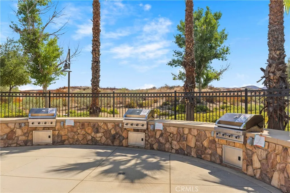 214 Knotgrass Street Hemet, CA 92543