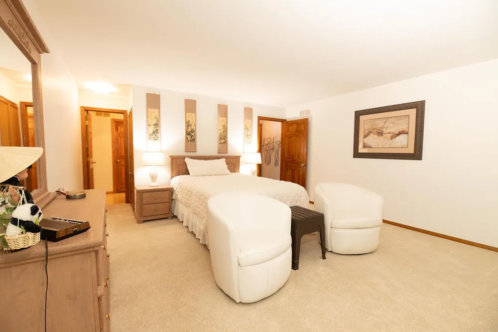 8259 Wallinwood Springs Drive Jenison, MI 49428