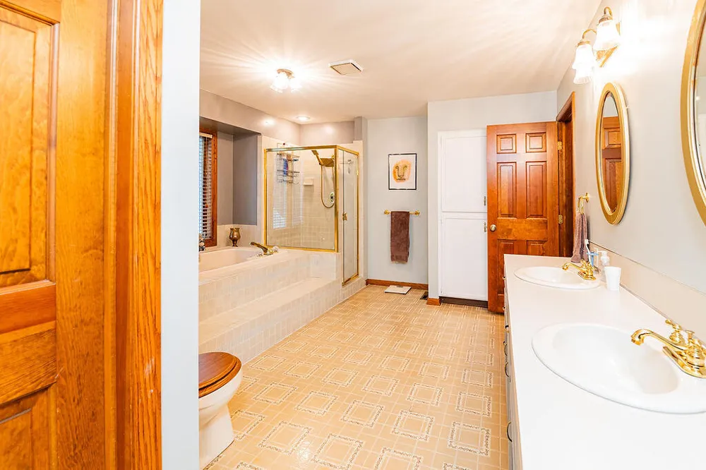 8259 Wallinwood Springs Drive Jenison, MI 49428