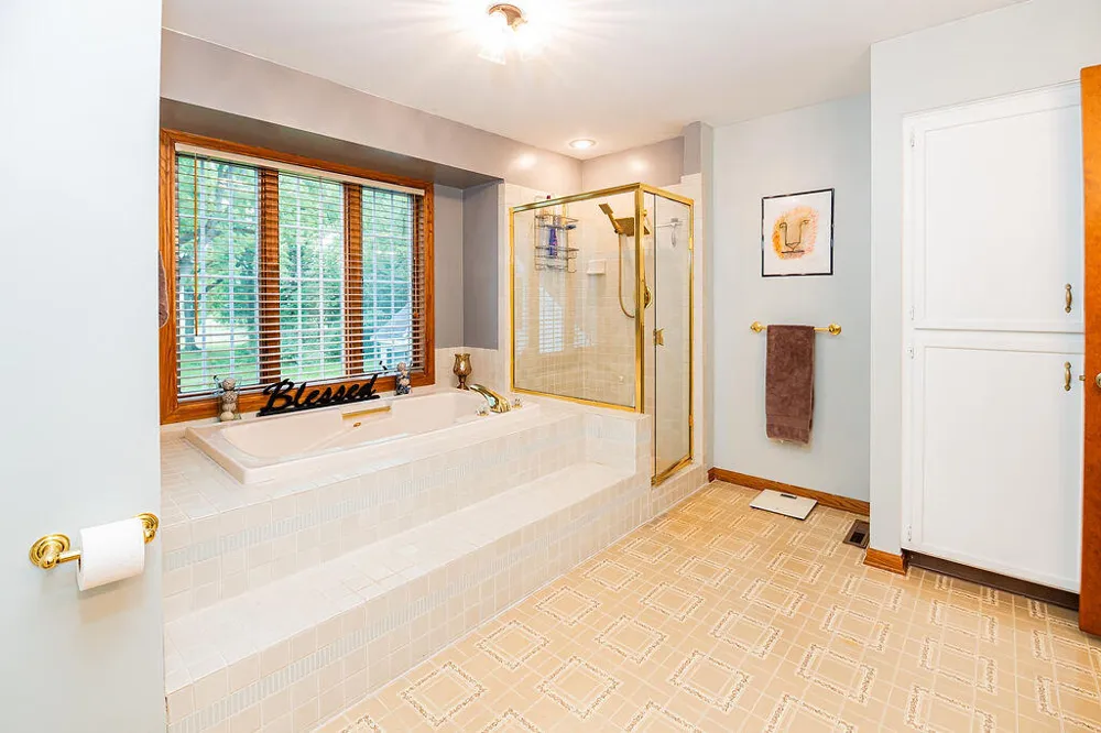 8259 Wallinwood Springs Drive Jenison, MI 49428