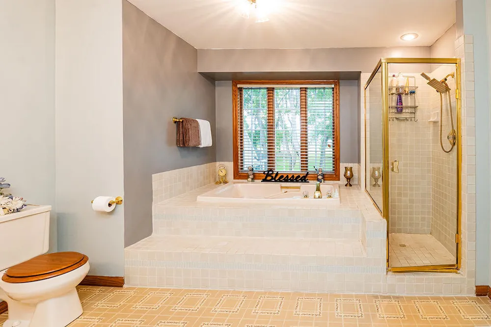 8259 Wallinwood Springs Drive Jenison, MI 49428