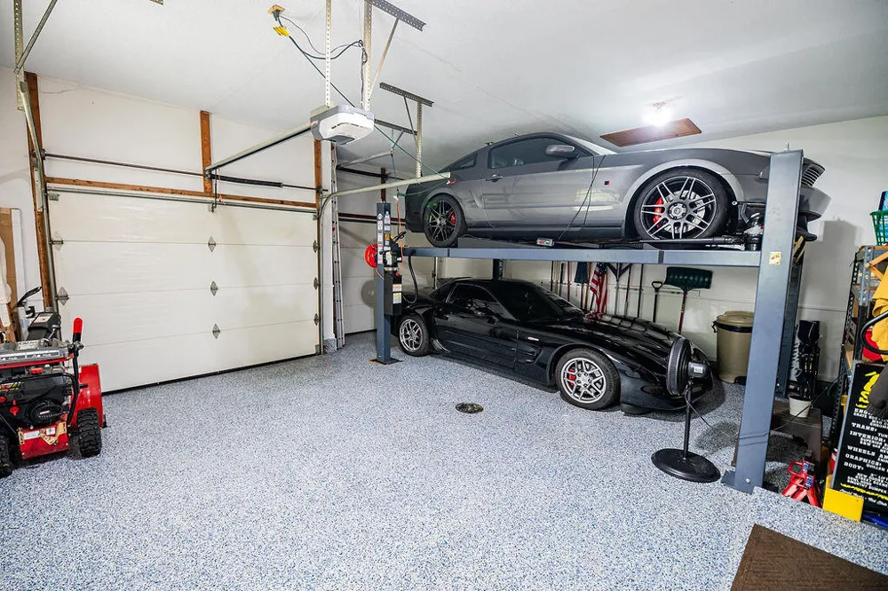 8259 Wallinwood Springs Drive Jenison, MI 49428