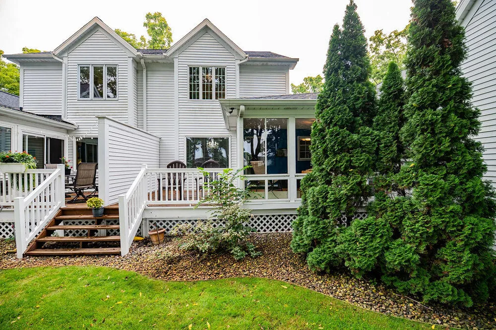 8259 Wallinwood Springs Drive Jenison, MI 49428