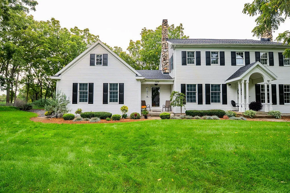 8259 Wallinwood Springs Drive Jenison, MI 49428