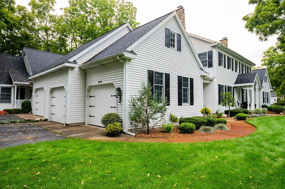 8259 Wallinwood Springs Drive Jenison, MI 49428