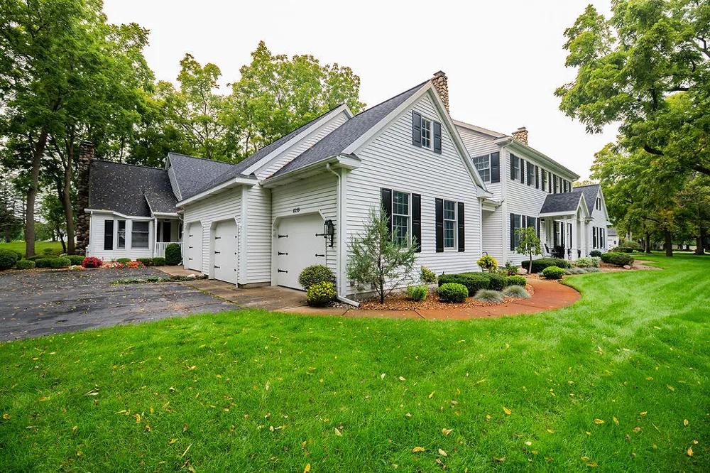 8259 Wallinwood Springs Drive Jenison, MI 49428