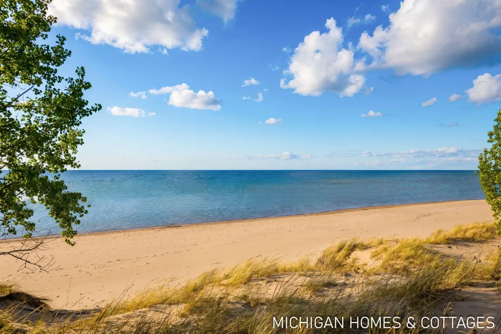 690 Dune Grass Circle Drive Saugatuck City, MI 49453