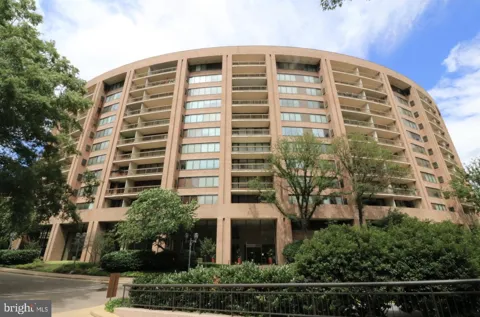 1805 CRYSTAL DRIVE #204S