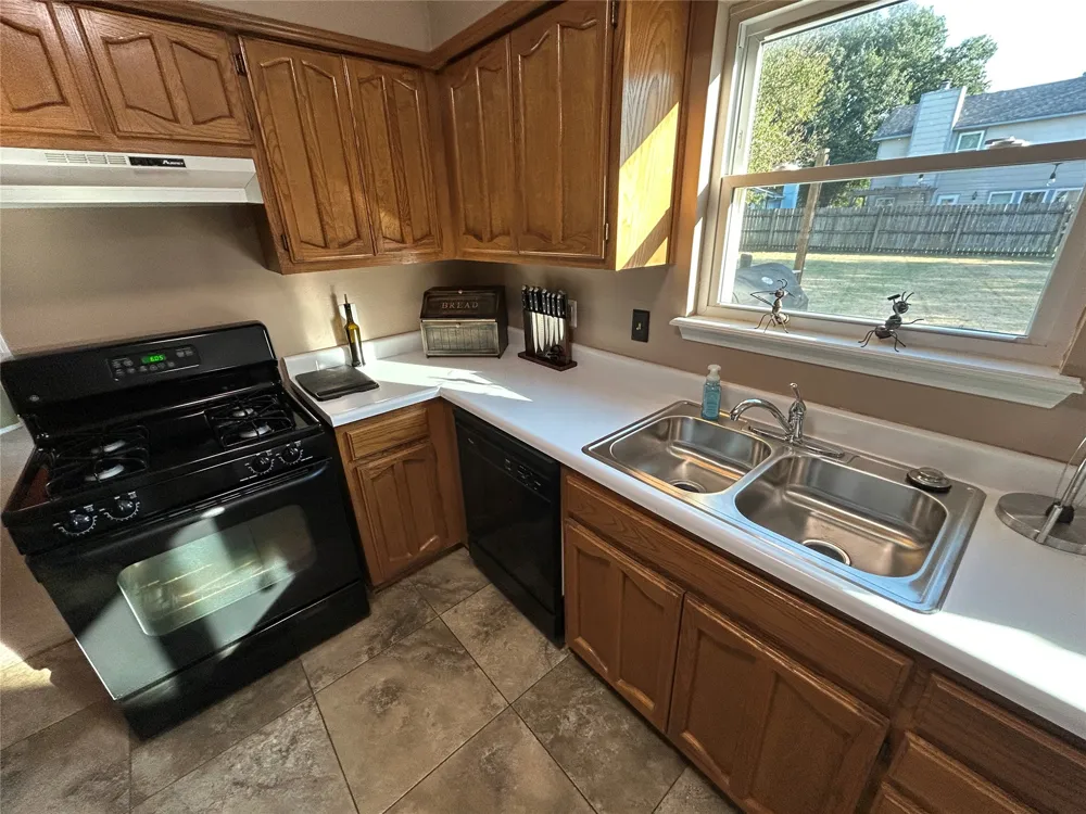 1603 W Gary Street Broken Arrow, OK 74012