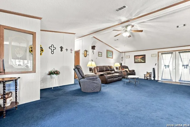 775 WARNCKE RD La Vernia, TX 78121