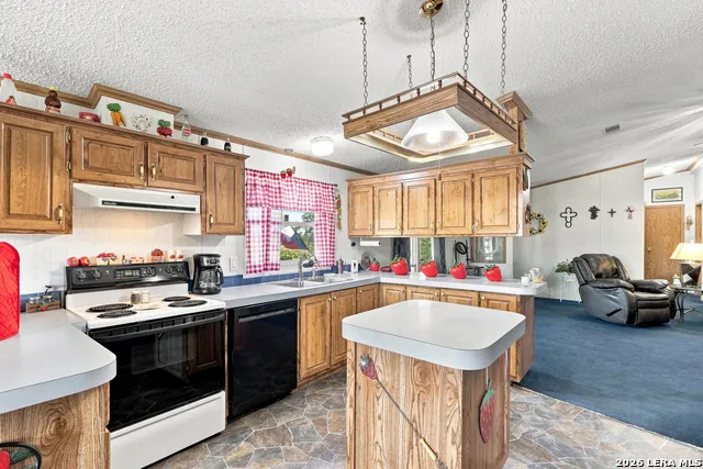 775 WARNCKE RD La Vernia, TX 78121