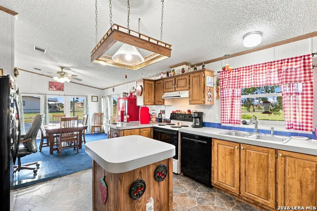 775 WARNCKE RD La Vernia, TX 78121