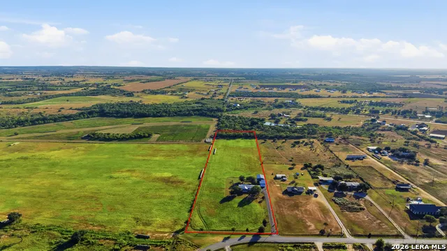 775 WARNCKE RD La Vernia, TX 78121