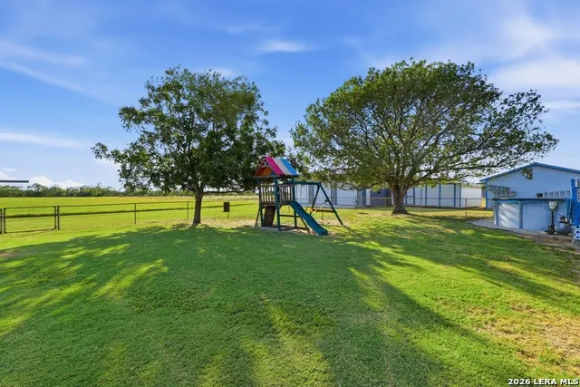 775 WARNCKE RD La Vernia, TX 78121