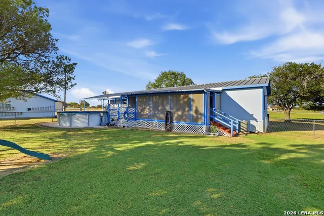 775 WARNCKE RD La Vernia, TX 78121