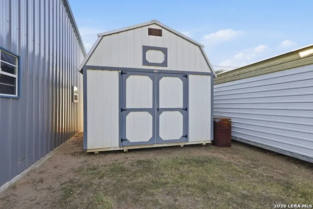 775 WARNCKE RD La Vernia, TX 78121