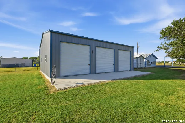 775 WARNCKE RD La Vernia, TX 78121