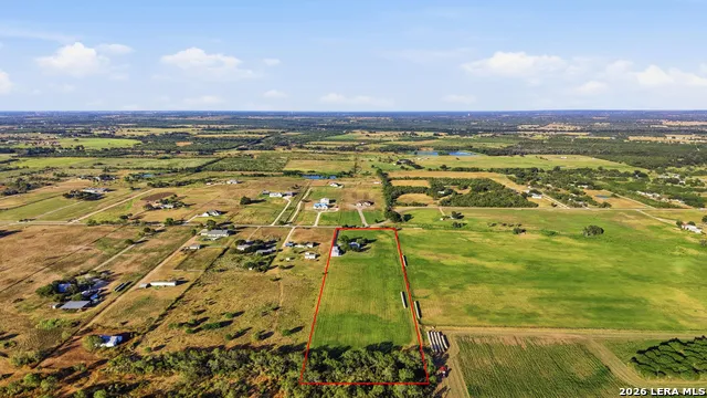 775 WARNCKE RD La Vernia, TX 78121
