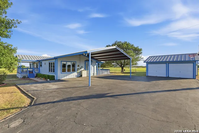 775 WARNCKE RD La Vernia, TX 78121