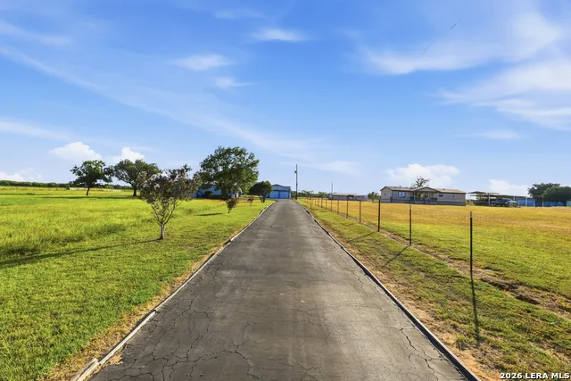 775 WARNCKE RD La Vernia, TX 78121