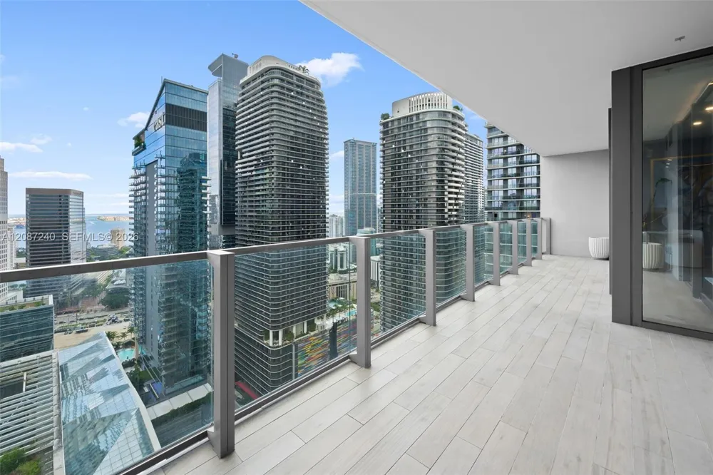 88 SW 7th St #3107 Miami, FL 33130