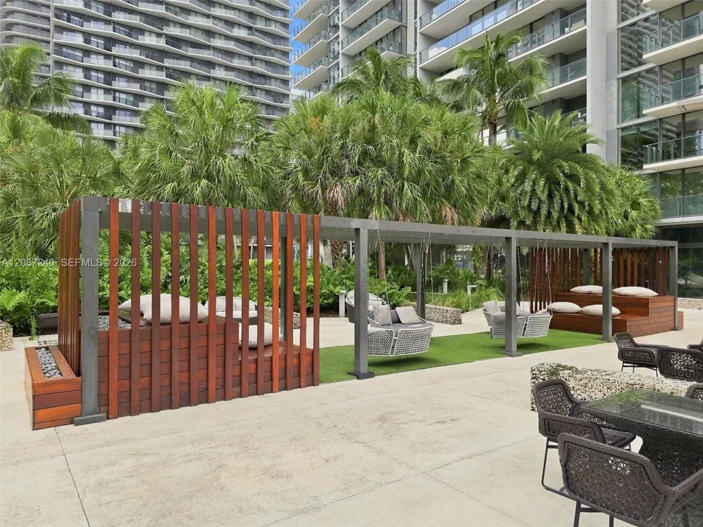 88 SW 7th St #3107 Miami, FL 33130