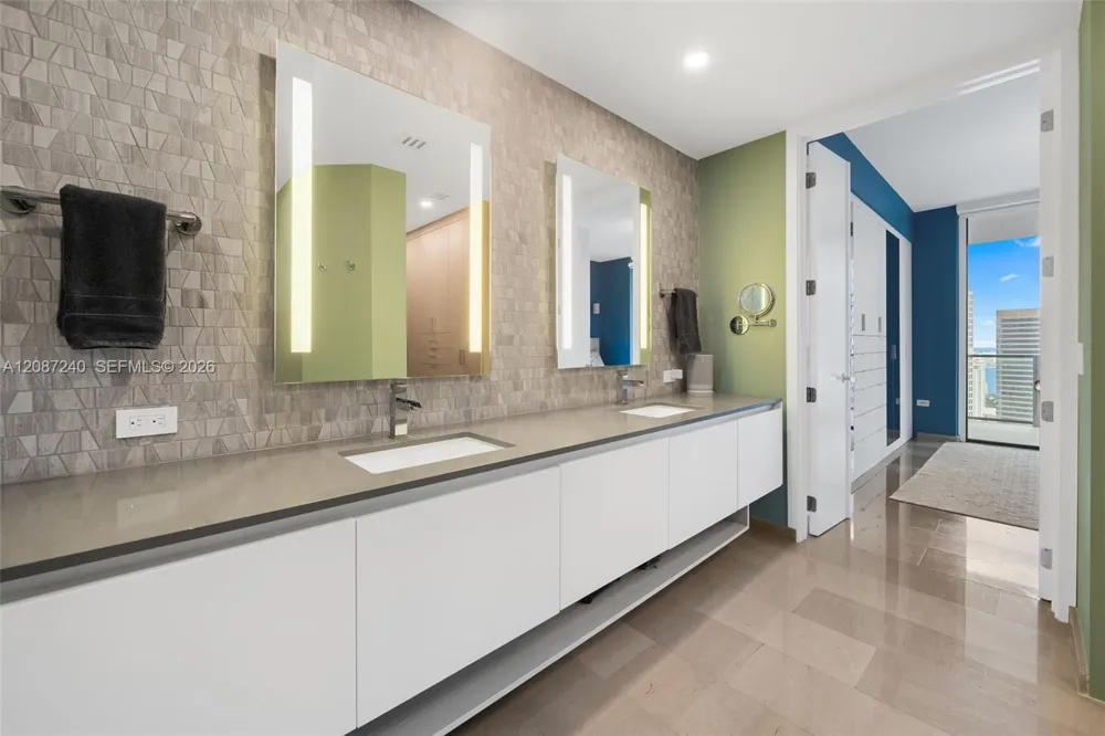 88 SW 7th St #3107 Miami, FL 33130