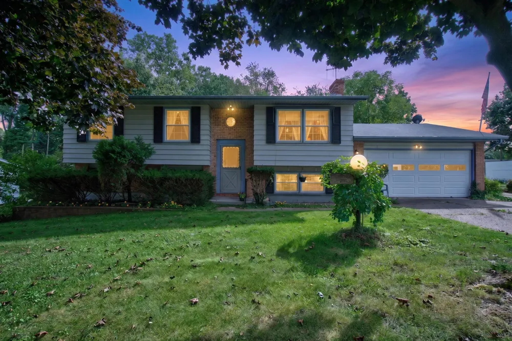 611 Charleston Road Delta Charter Township, MI 48917