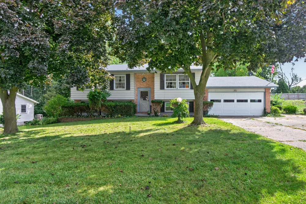 611 Charleston Road Delta Charter Township, MI 48917