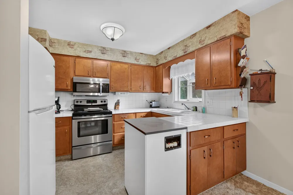 611 Charleston Road Delta Charter Township, MI 48917