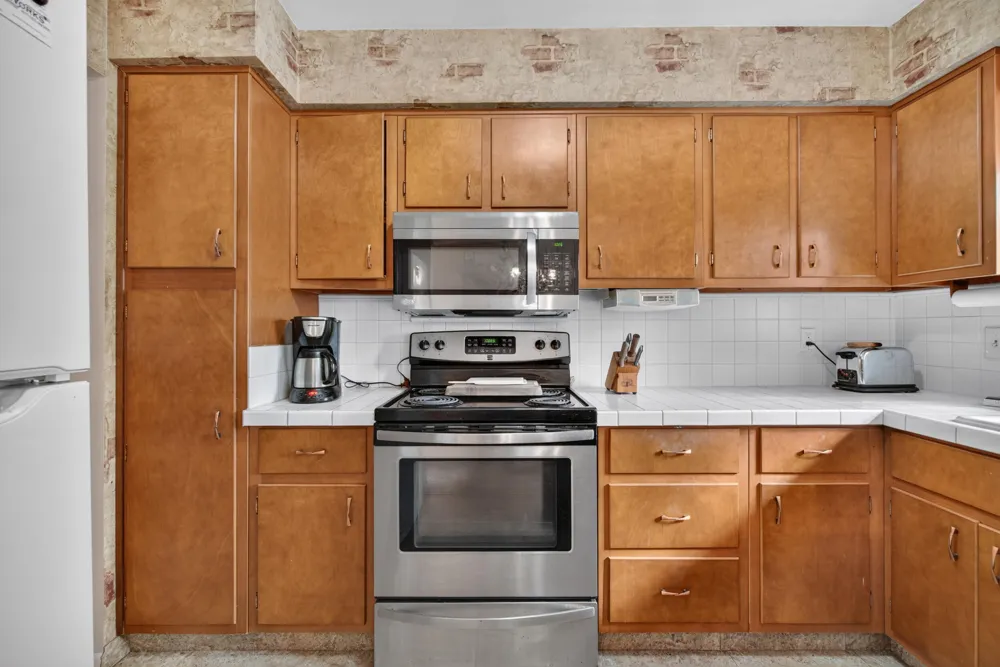 611 Charleston Road Delta Charter Township, MI 48917