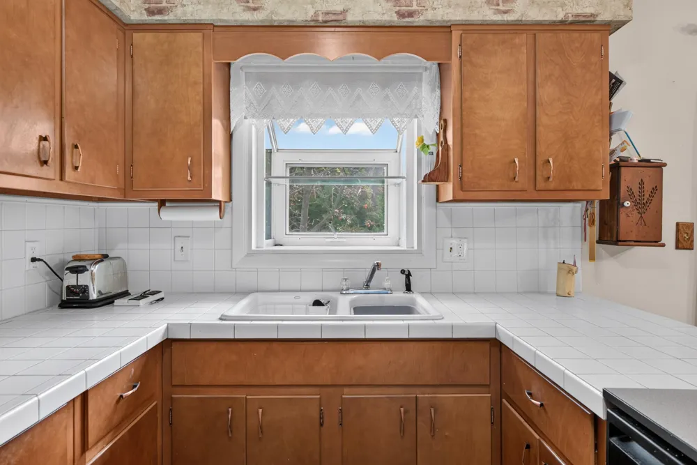611 Charleston Road Delta Charter Township, MI 48917