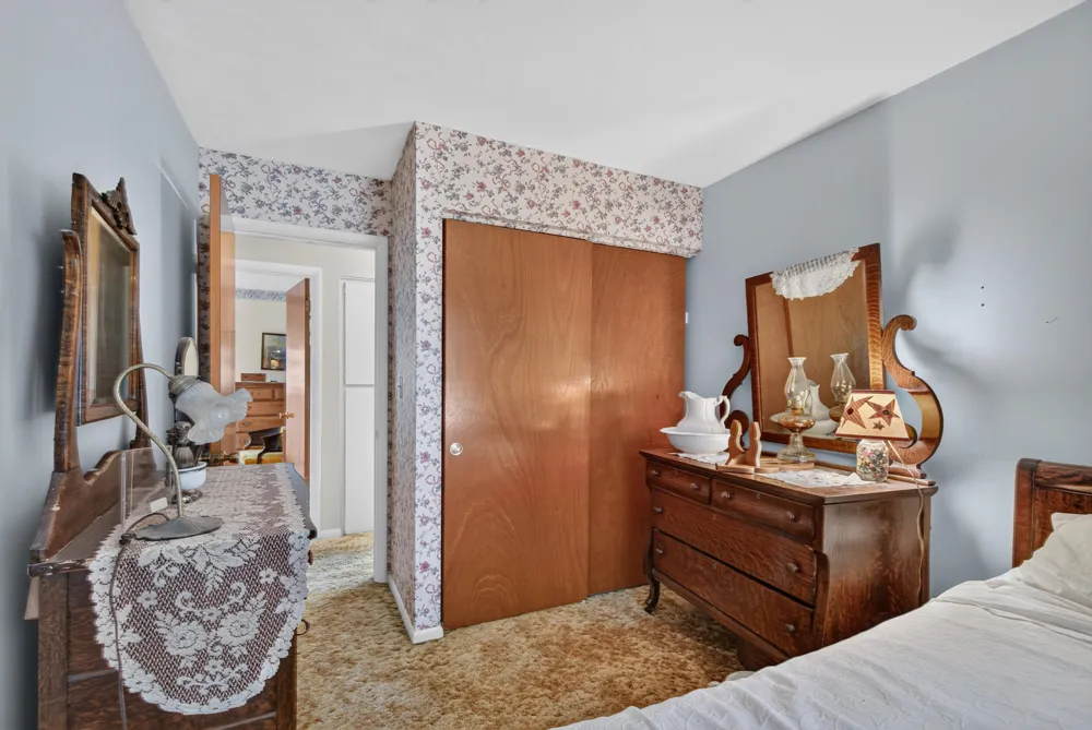 611 Charleston Road Delta Charter Township, MI 48917
