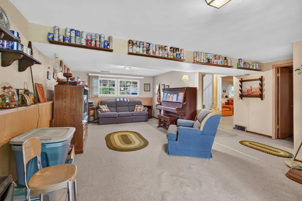 611 Charleston Road Delta Charter Township, MI 48917