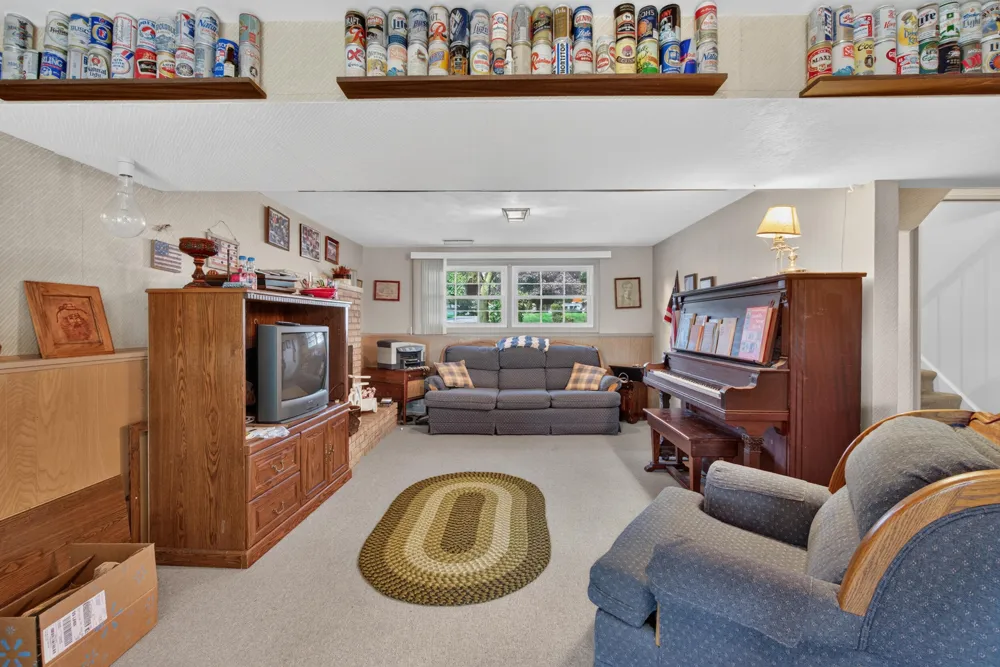 611 Charleston Road Delta Charter Township, MI 48917