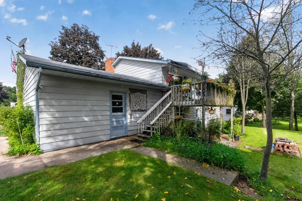 611 Charleston Road Delta Charter Township, MI 48917