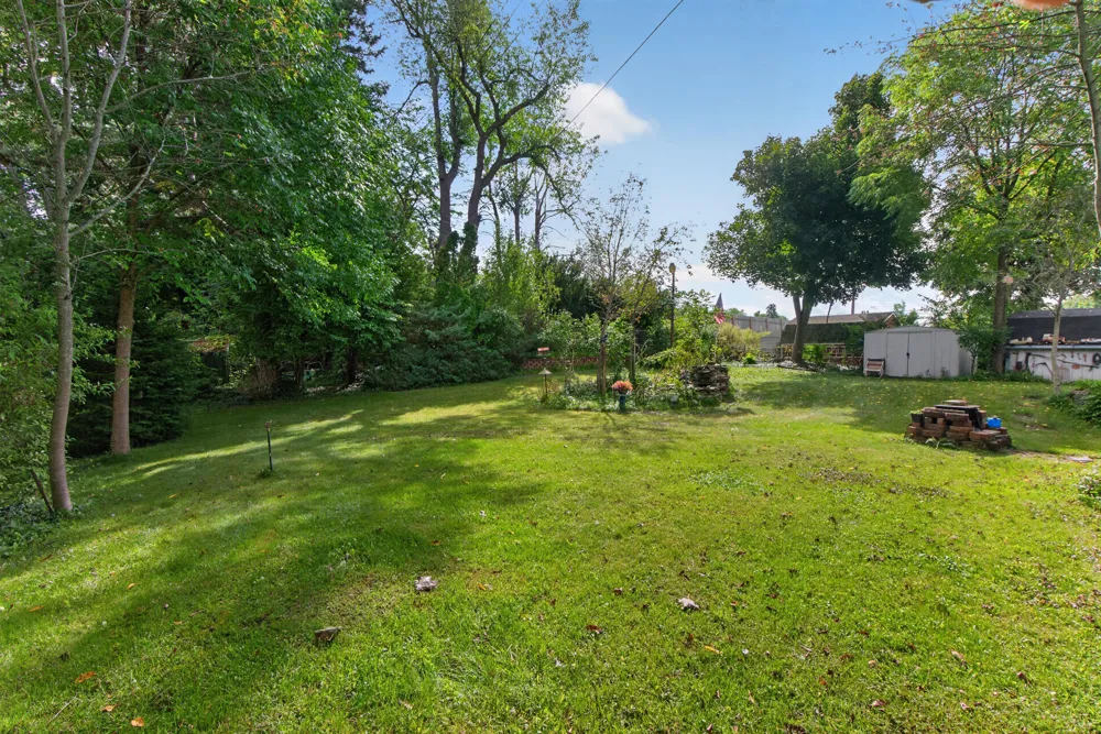 611 Charleston Road Delta Charter Township, MI 48917