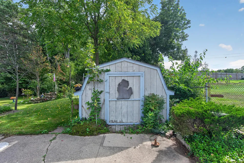 611 Charleston Road Delta Charter Township, MI 48917