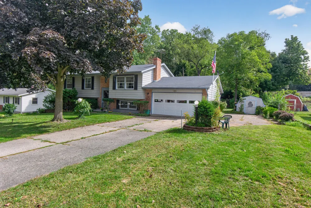 611 Charleston Road Delta Charter Township, MI 48917