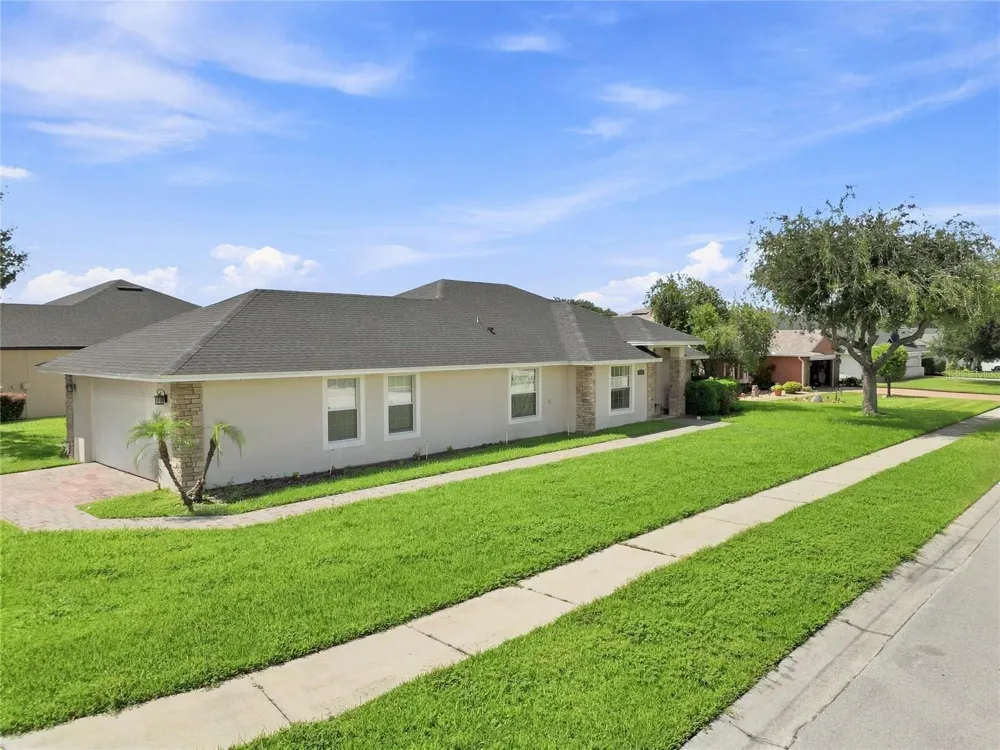 304 BENTLEY OAKS BOULEVARD Auburndale, FL 33823